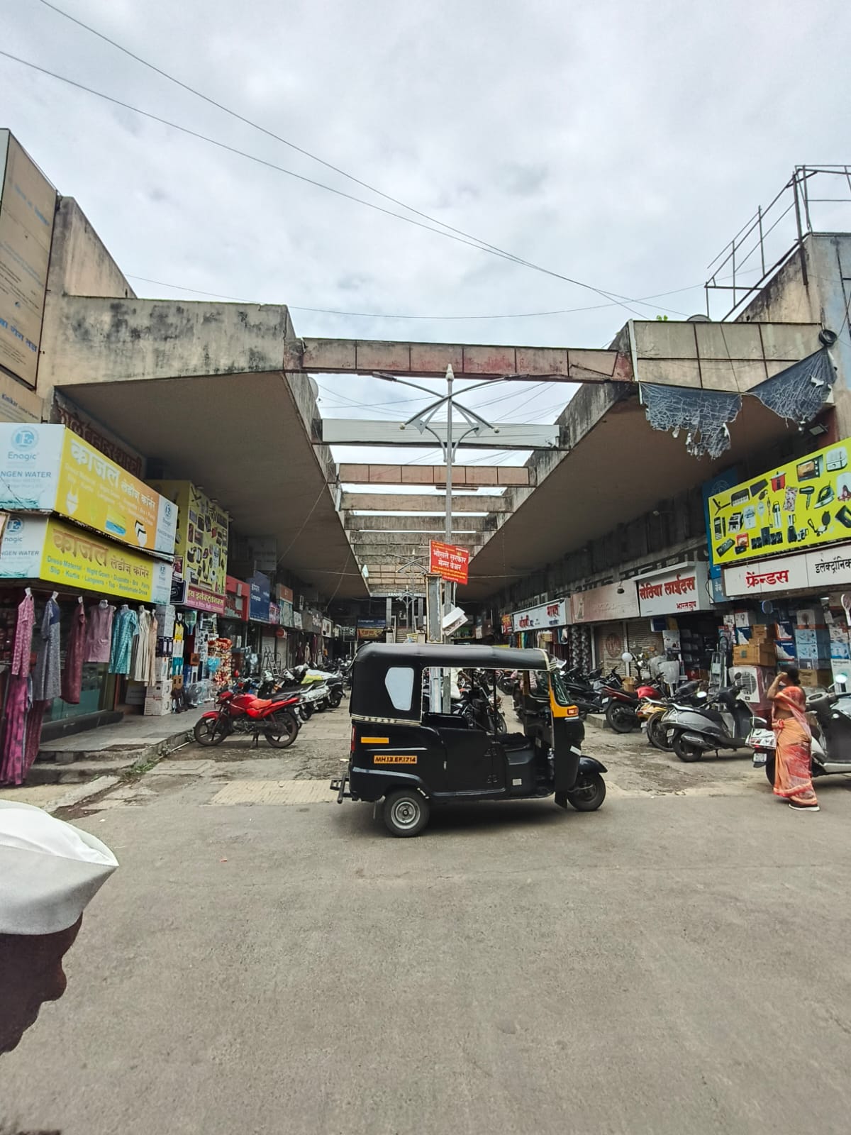 Lal Bahadur Shopping Centre